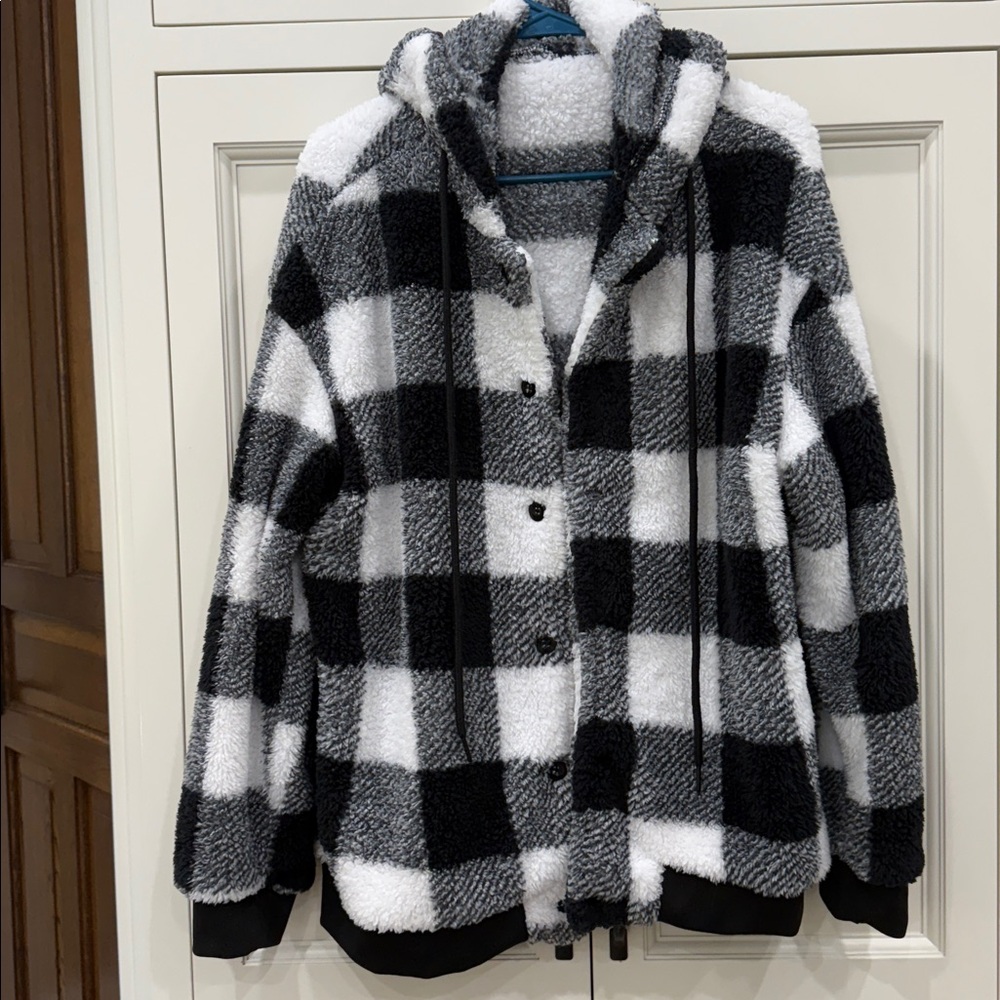 Black and White Plaid Sherpa Jacket. Womens Large. Cozy farmhouse